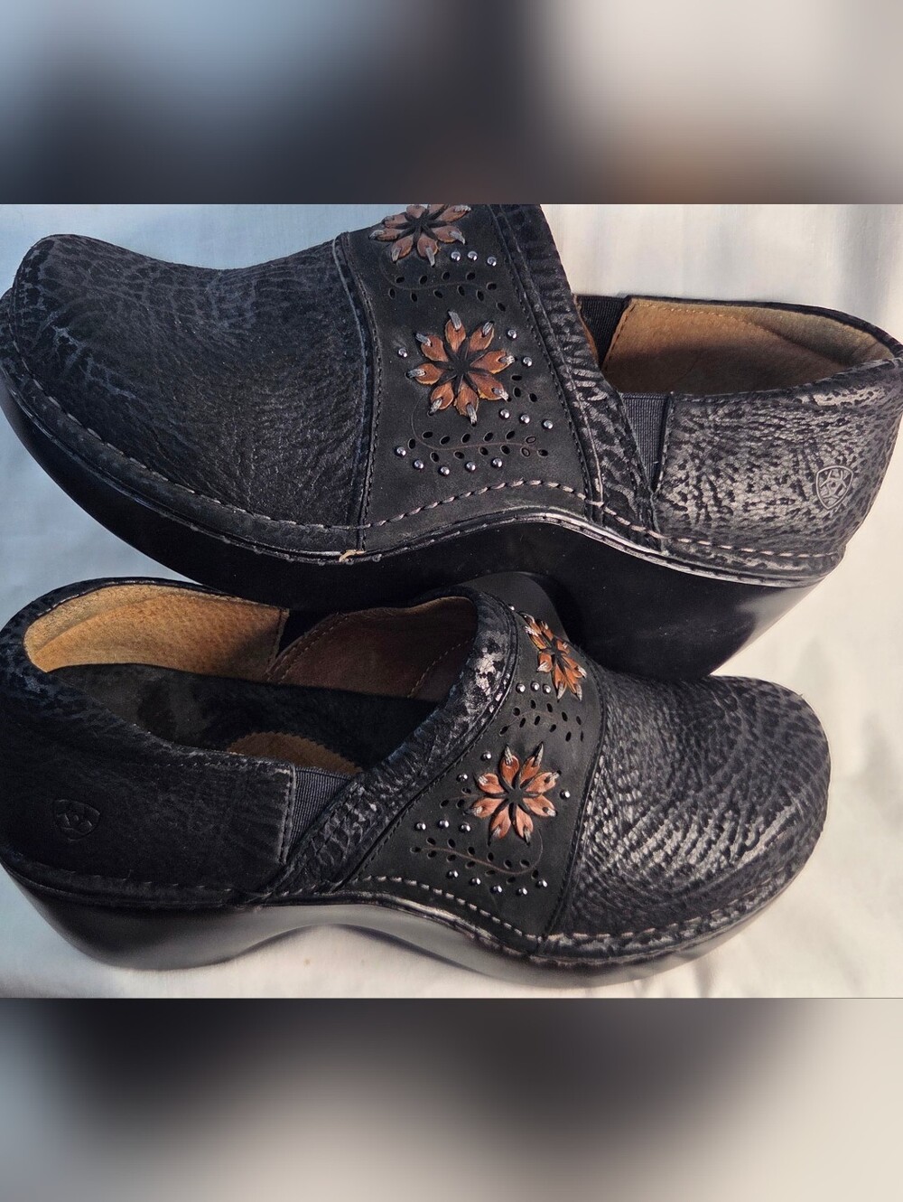 Ariat Bella Black Leather Slip-On Comfort Clogs Floral Embellishments Sz 10B - Picture 4 of 14